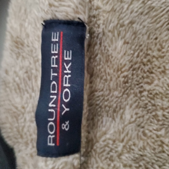 Fluffy Robe - Picture 2 of 3